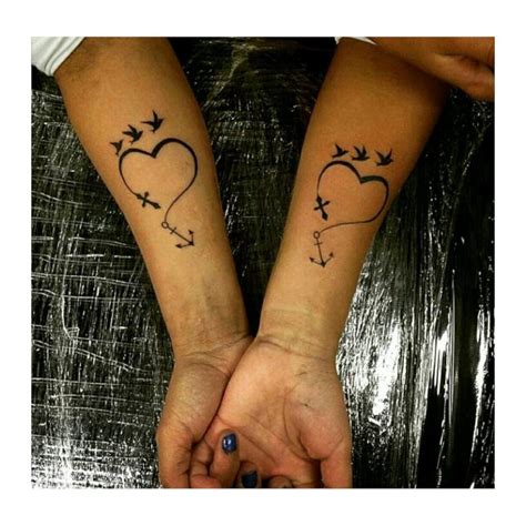 Tatuajes madre e hijo: símbolos de amor eterno y。